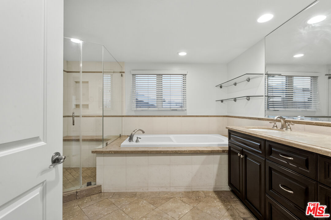 1529 S Beverly Dr Unit: 5