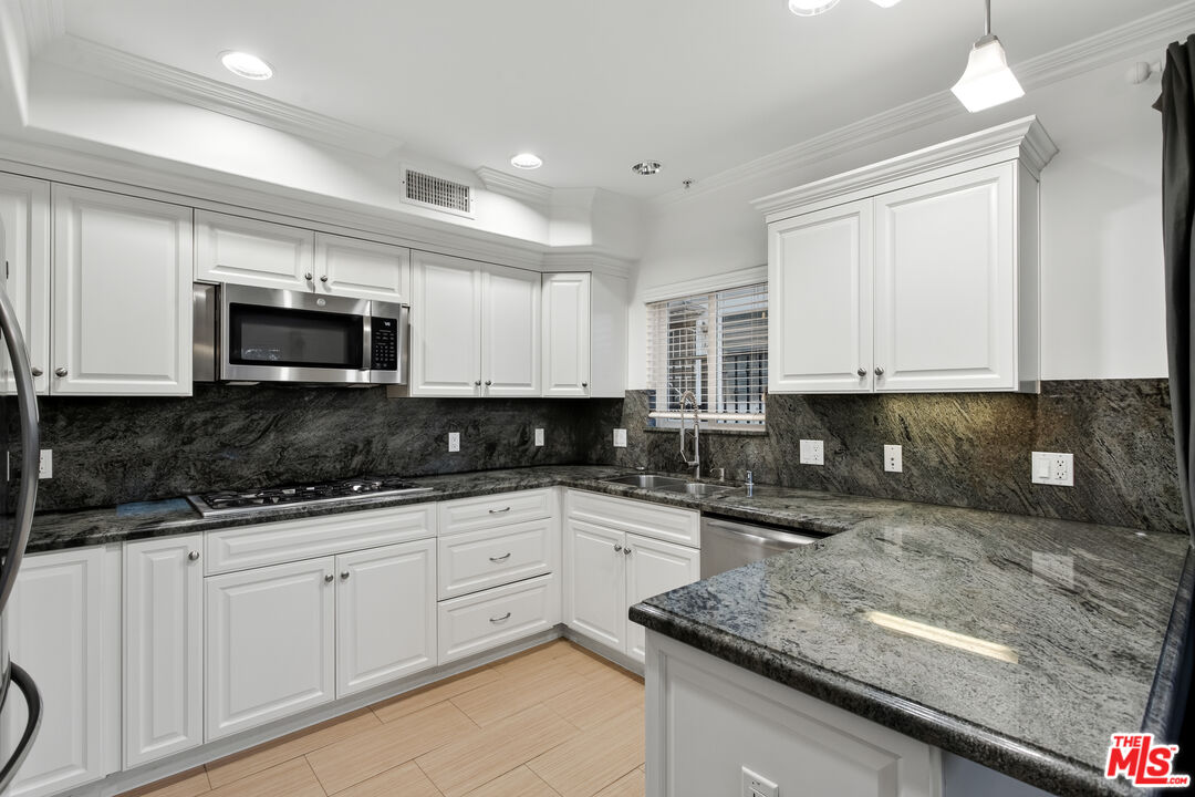 1529 S Beverly Dr Unit: 5