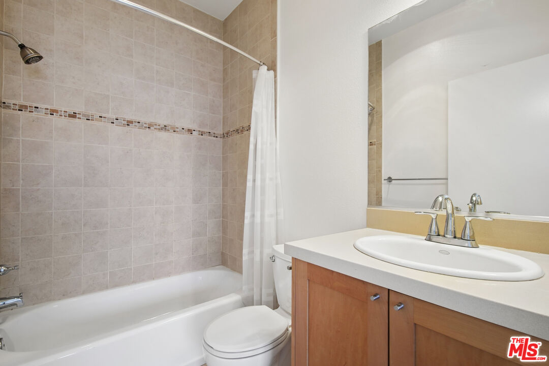 937 Wilcox Ave Unit: 7