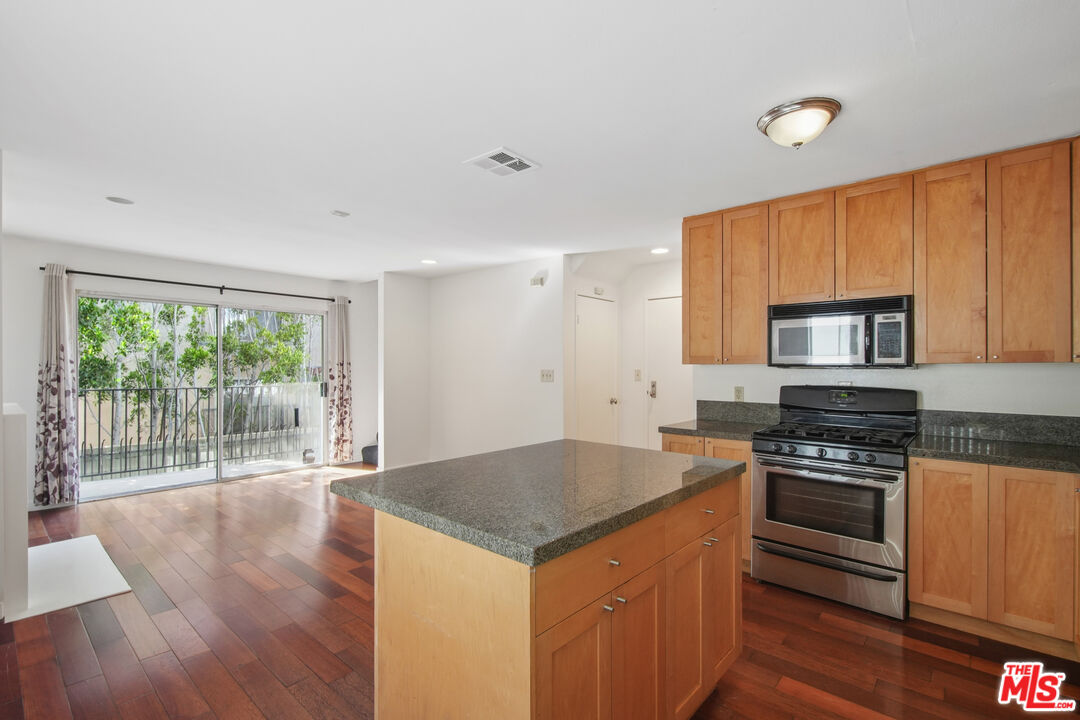 937 Wilcox Ave Unit: 7