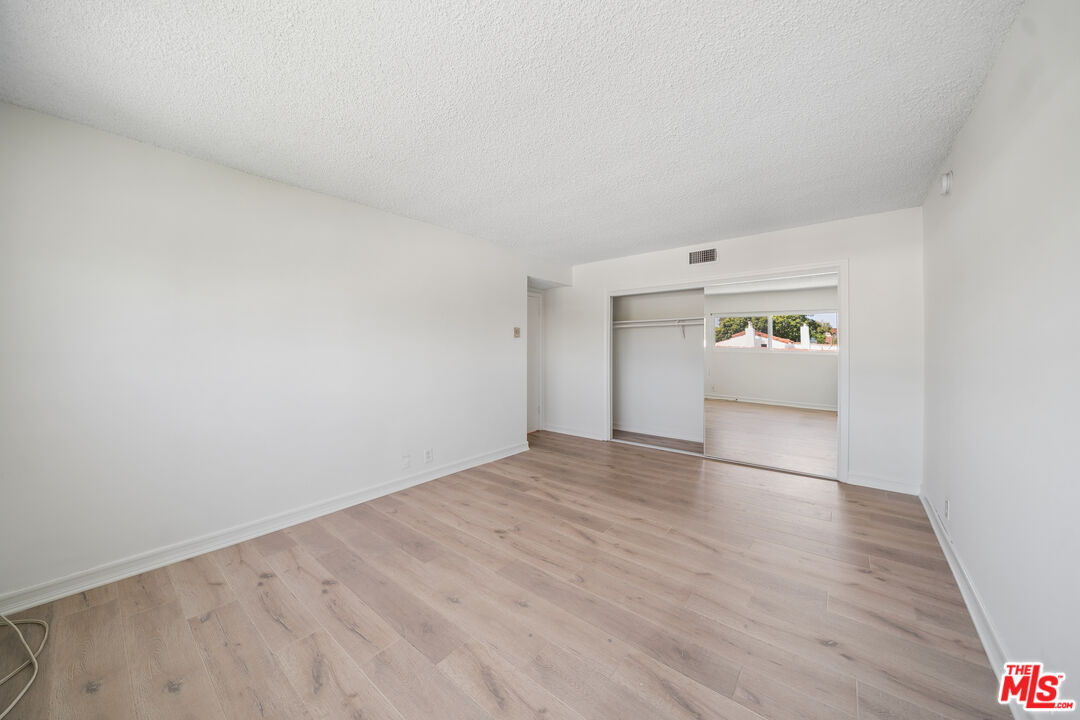 250 N Almont Dr Unit: 6