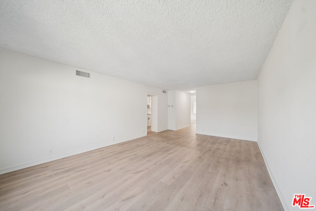 250 N Almont Dr Unit: 6