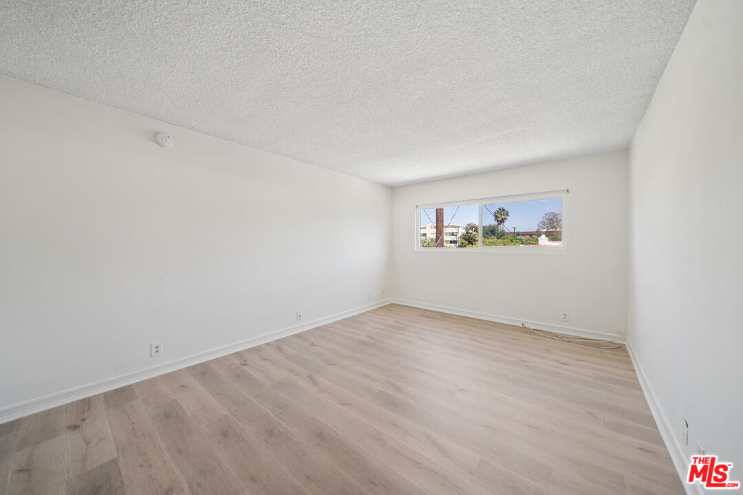 250 N Almont Dr Unit: 6