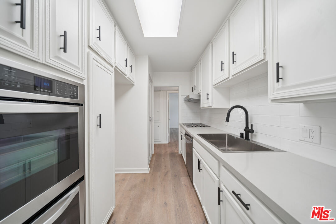 250 N Almont Dr Unit: 6