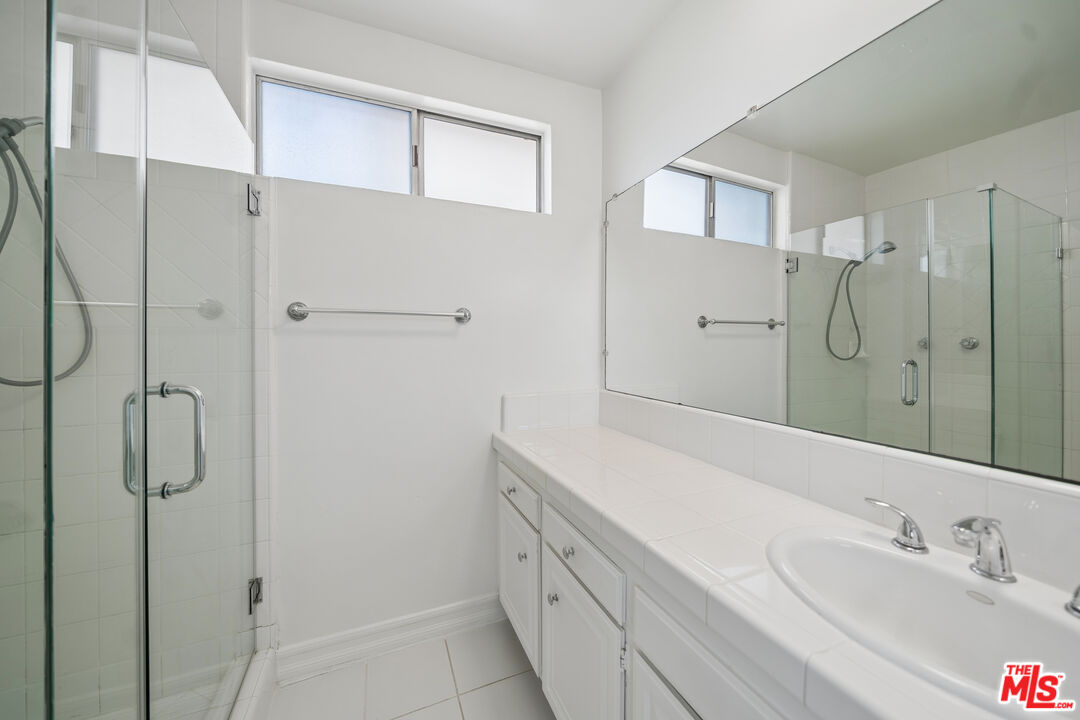 250 N Almont Dr Unit: 6