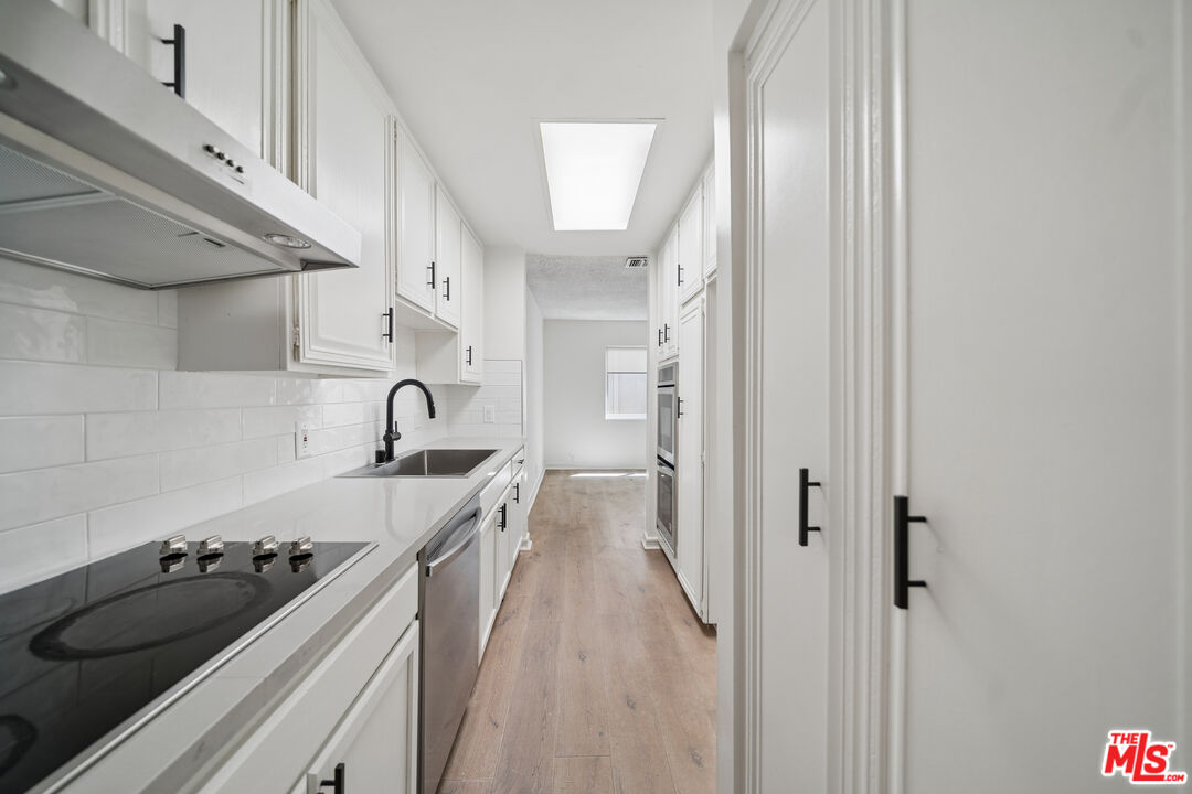 250 N Almont Dr Unit: 6