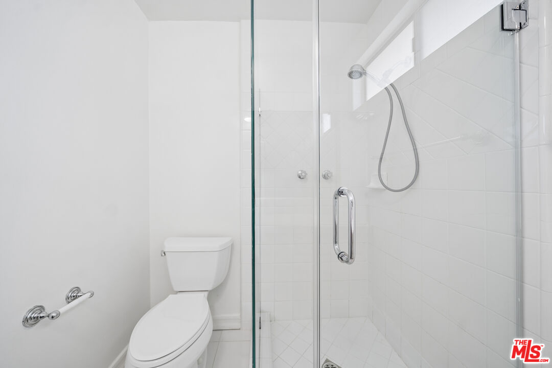 250 N Almont Dr Unit: 6