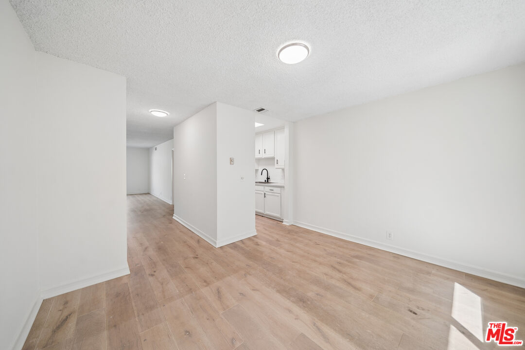 250 N Almont Dr Unit: 6