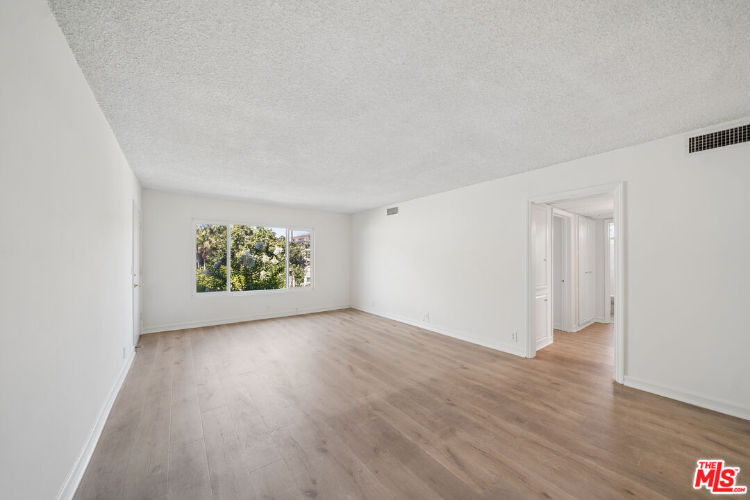 250 N Almont Dr Unit: 6