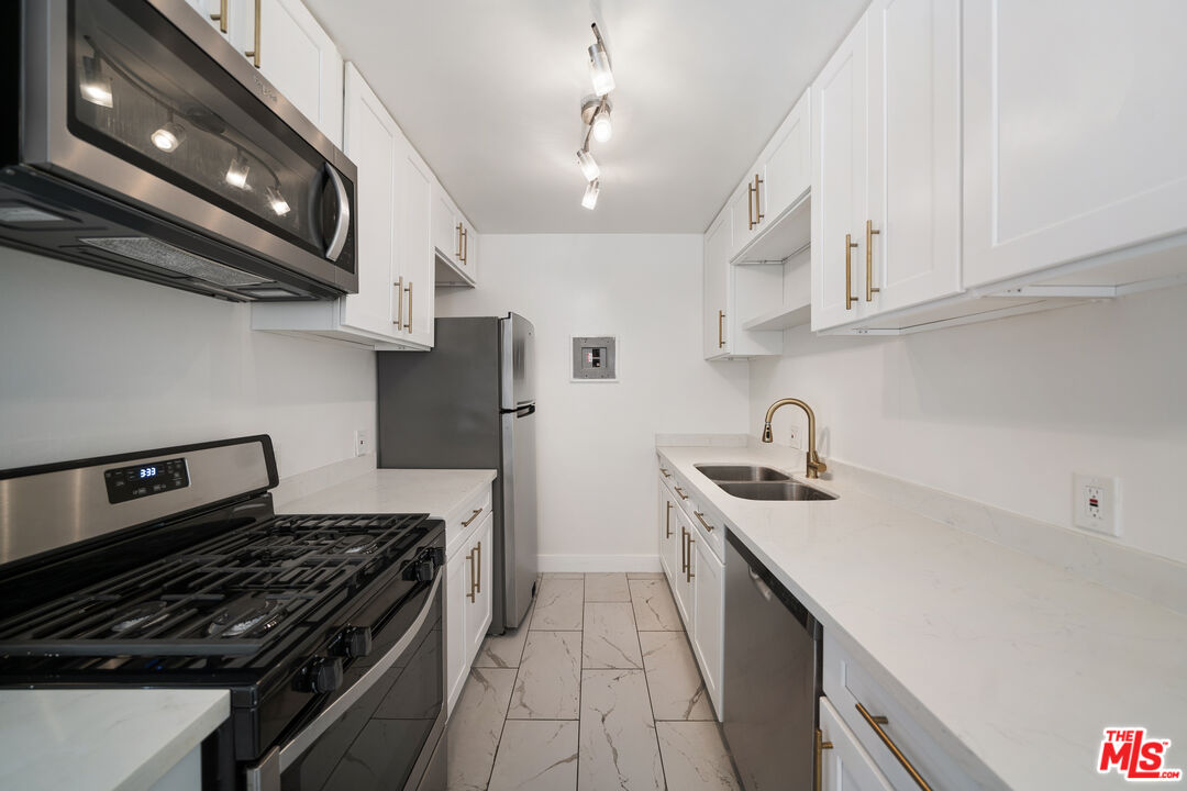 7209 Willoughby Ave Unit: 3