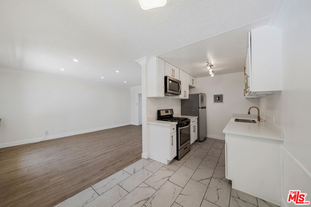 7209 Willoughby Ave Unit: 3