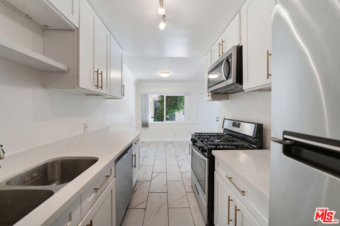 7209 Willoughby Ave Unit: 3