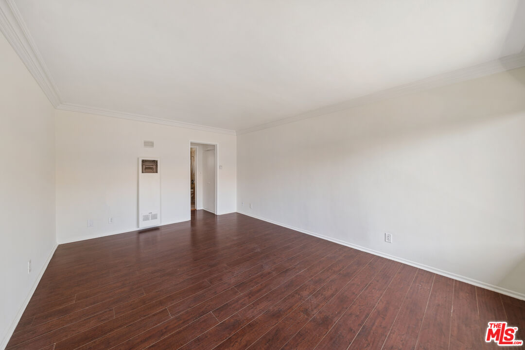 7209 Willoughby Ave Unit: 8