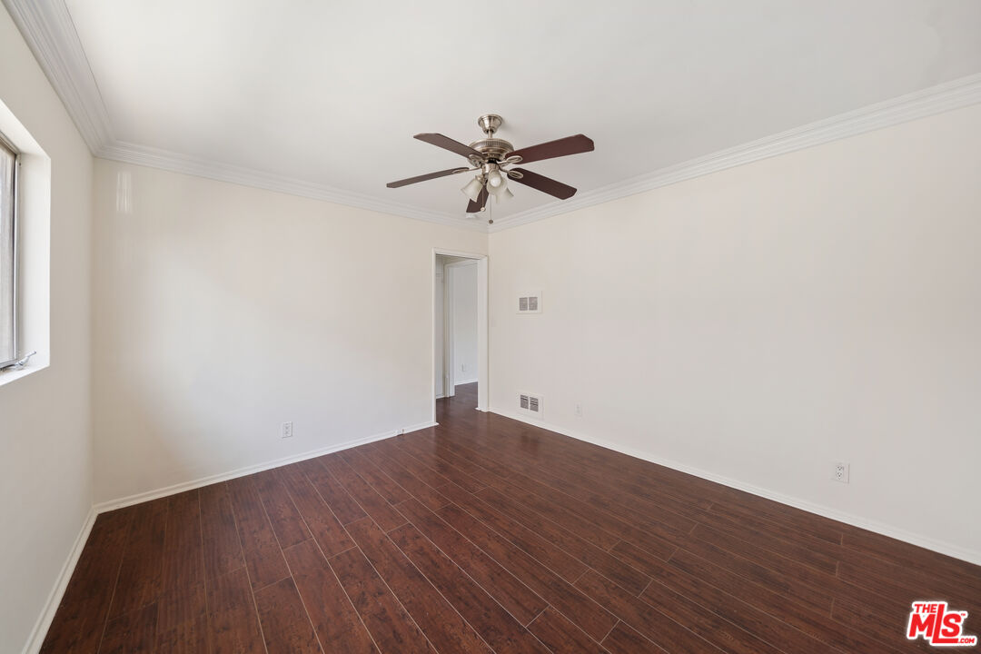 7209 Willoughby Ave Unit: 8