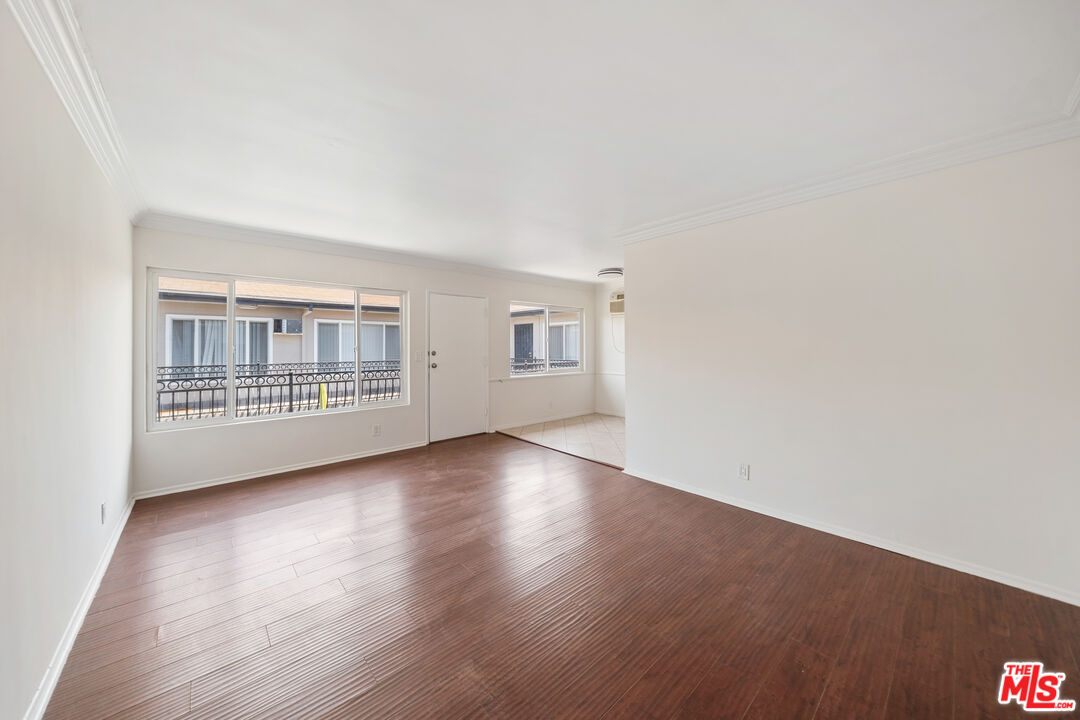 7209 Willoughby Ave Unit: 8