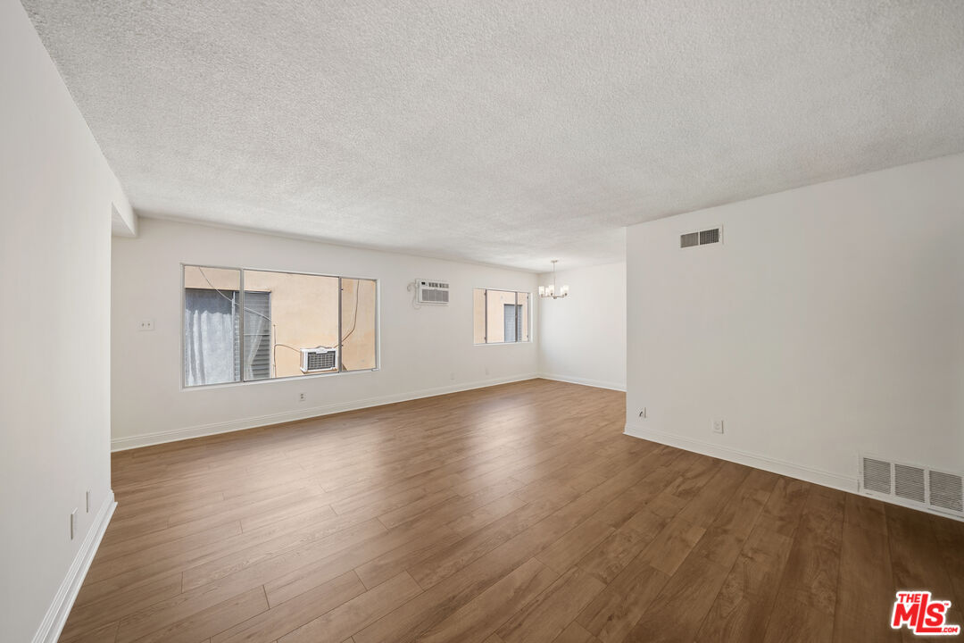 1050 S Wooster St Unit: 5