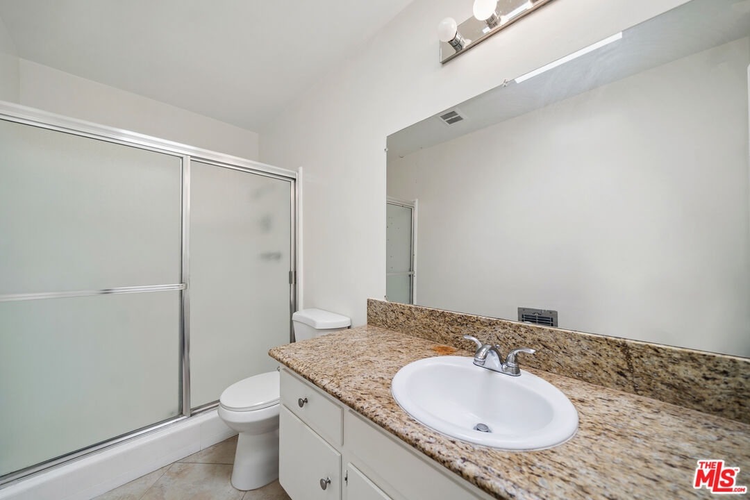 1050 S Wooster St Unit: 5