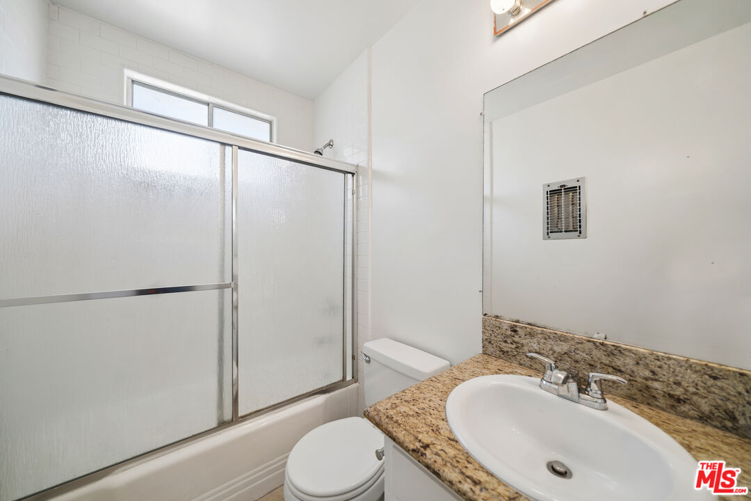 1050 S Wooster St Unit: 5