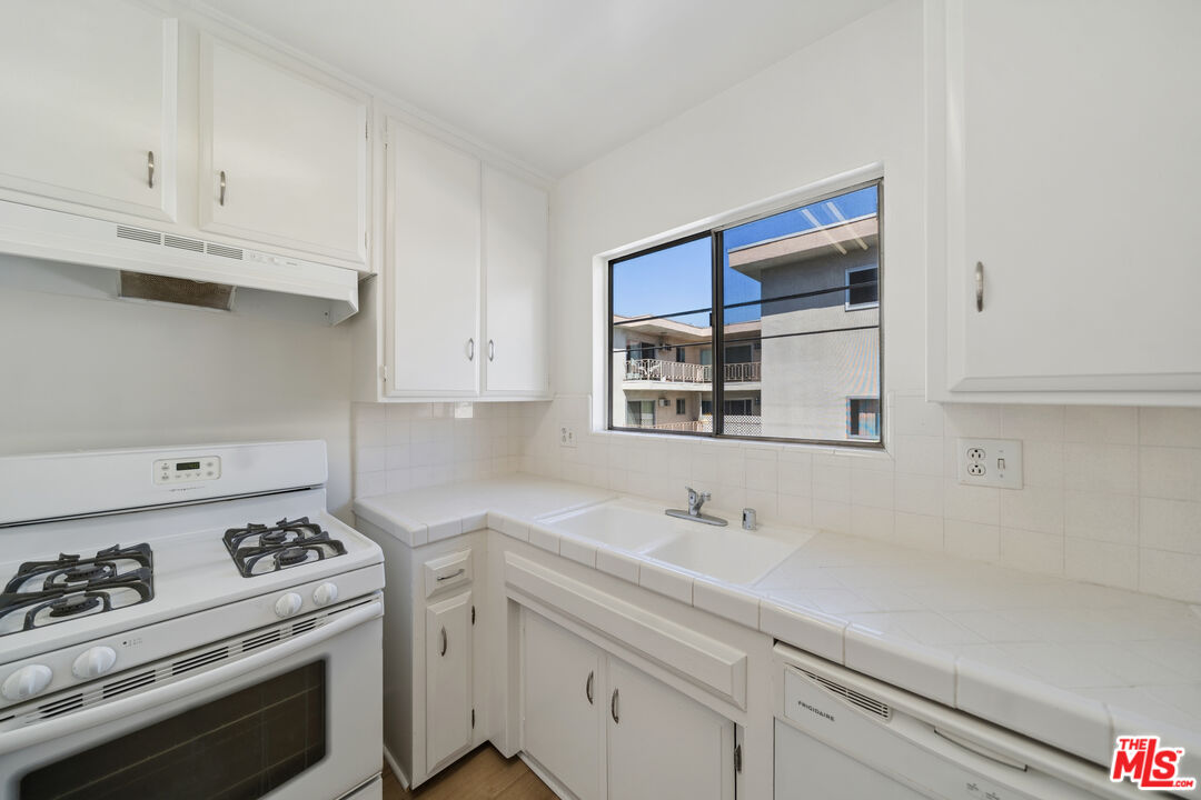 1050 S Wooster St Unit: 5