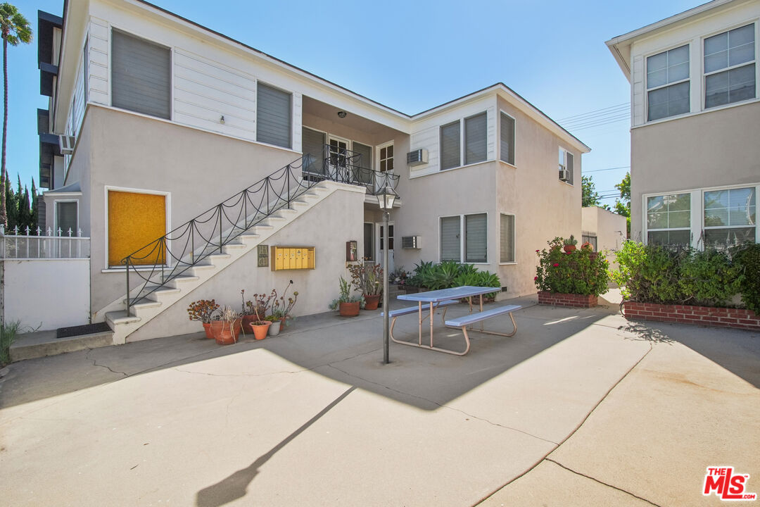 4951 Cahuenga Blvd Unit: 4951A