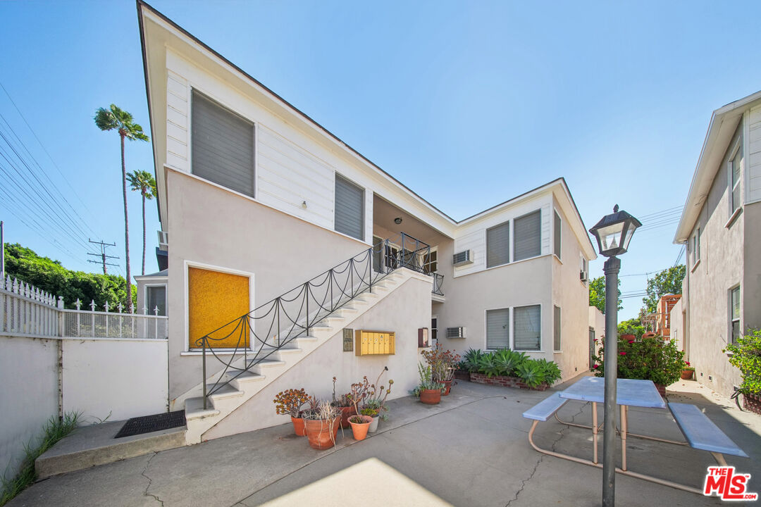 4951 Cahuenga Blvd Unit: 4951A