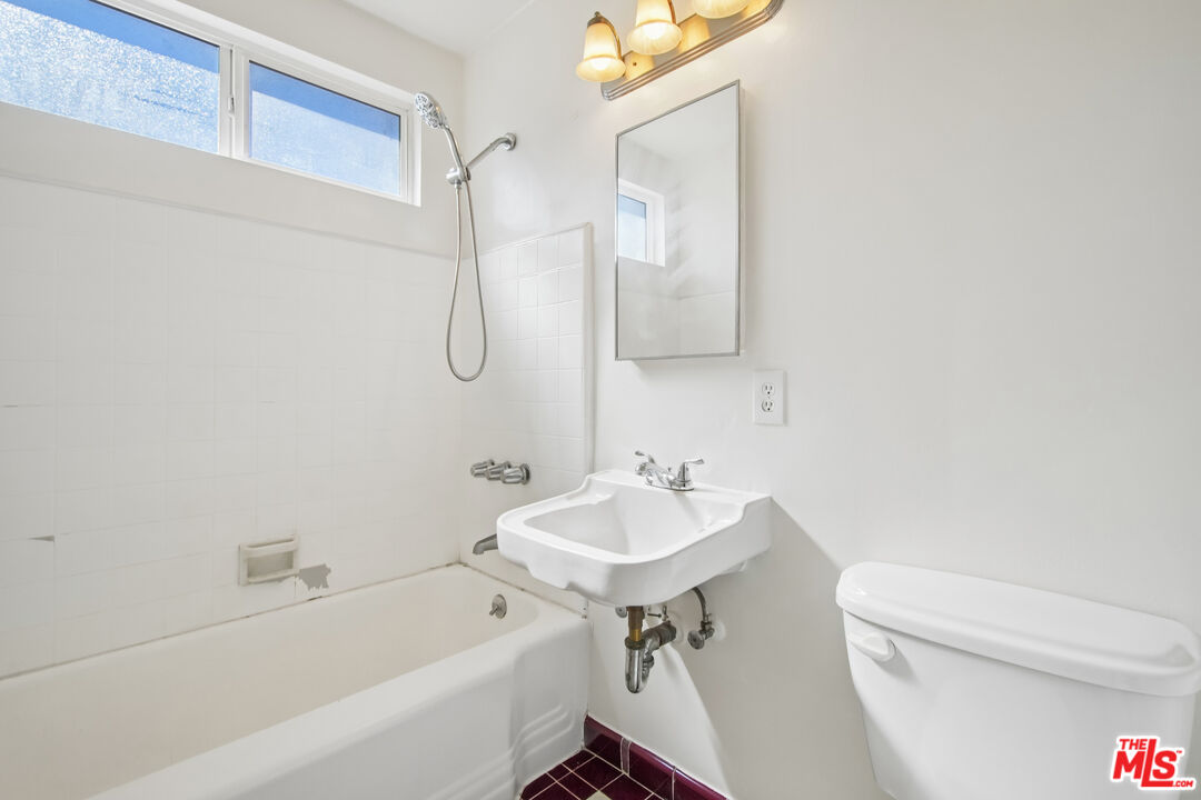 4951 Cahuenga Blvd Unit: 4951A