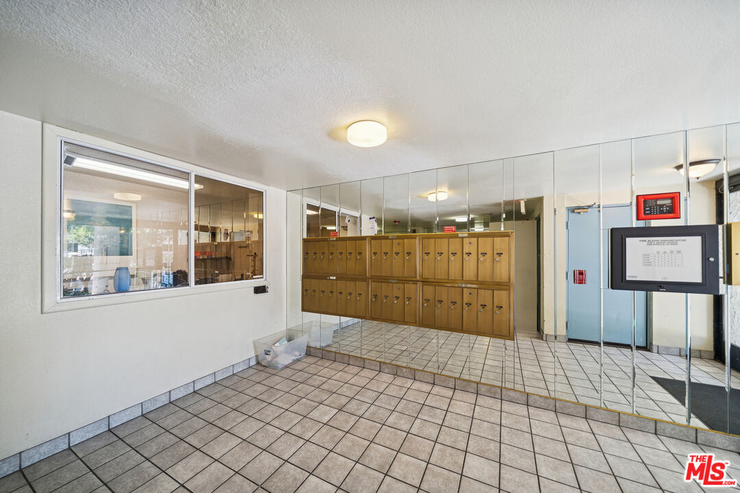 1519 N Martel Ave Unit: 201