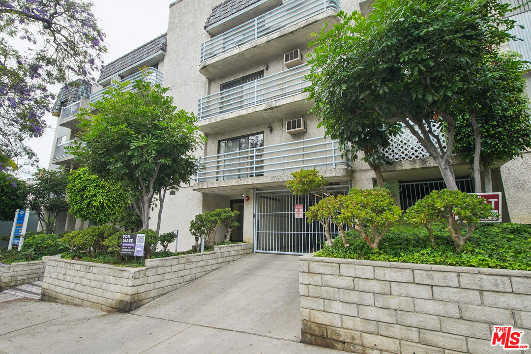 1519 N Martel Ave Unit: 201