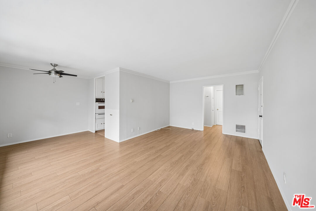 1520 N Hayworth Ave Unit: 19