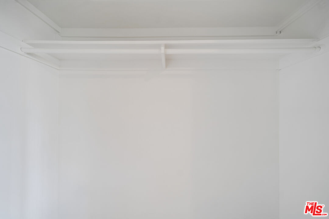 1520 N Hayworth Ave Unit: 19