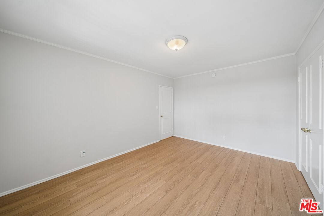 1520 N Hayworth Ave Unit: 19