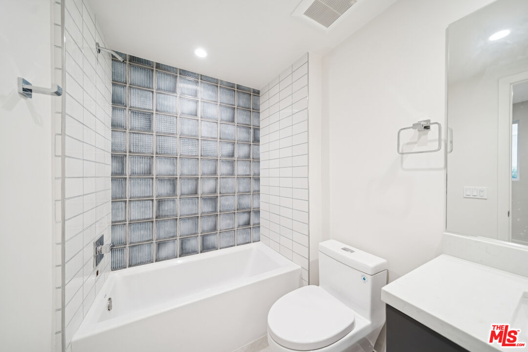 1051 S Corning St Unit: 403
