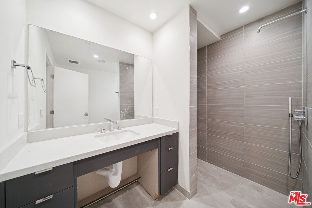 1051 S Corning St Unit: 403
