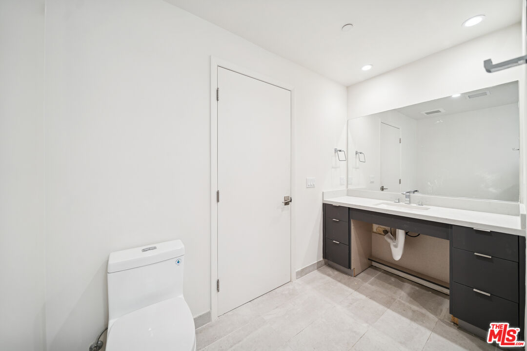 1051 S Corning St Unit: 403