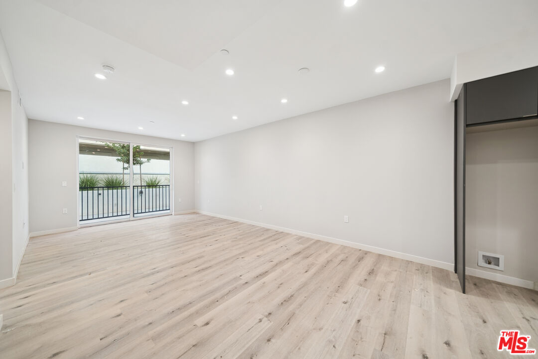 1051 S Corning St Unit: 403