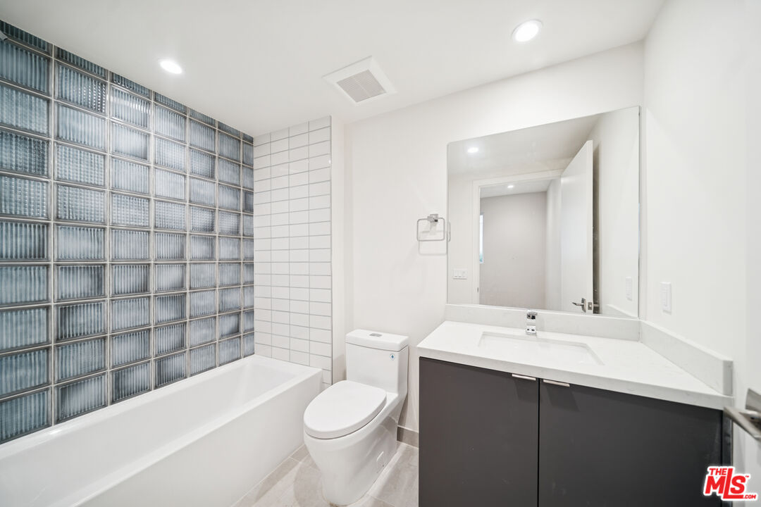 1051 S Corning St Unit: 403