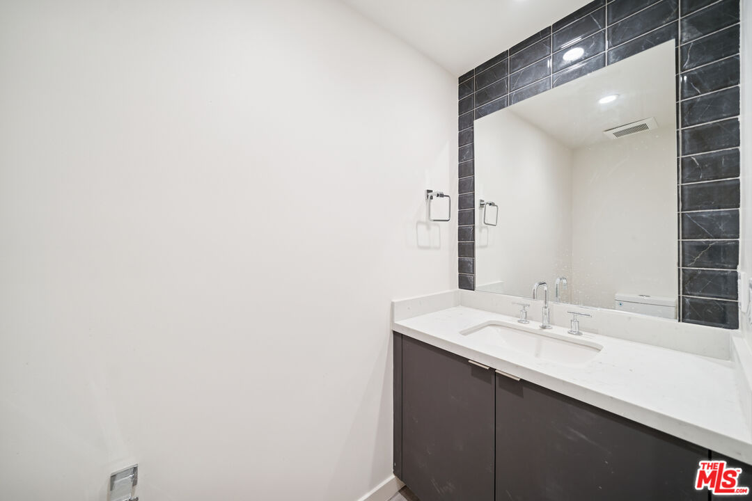 1051 S Corning St Unit: 403