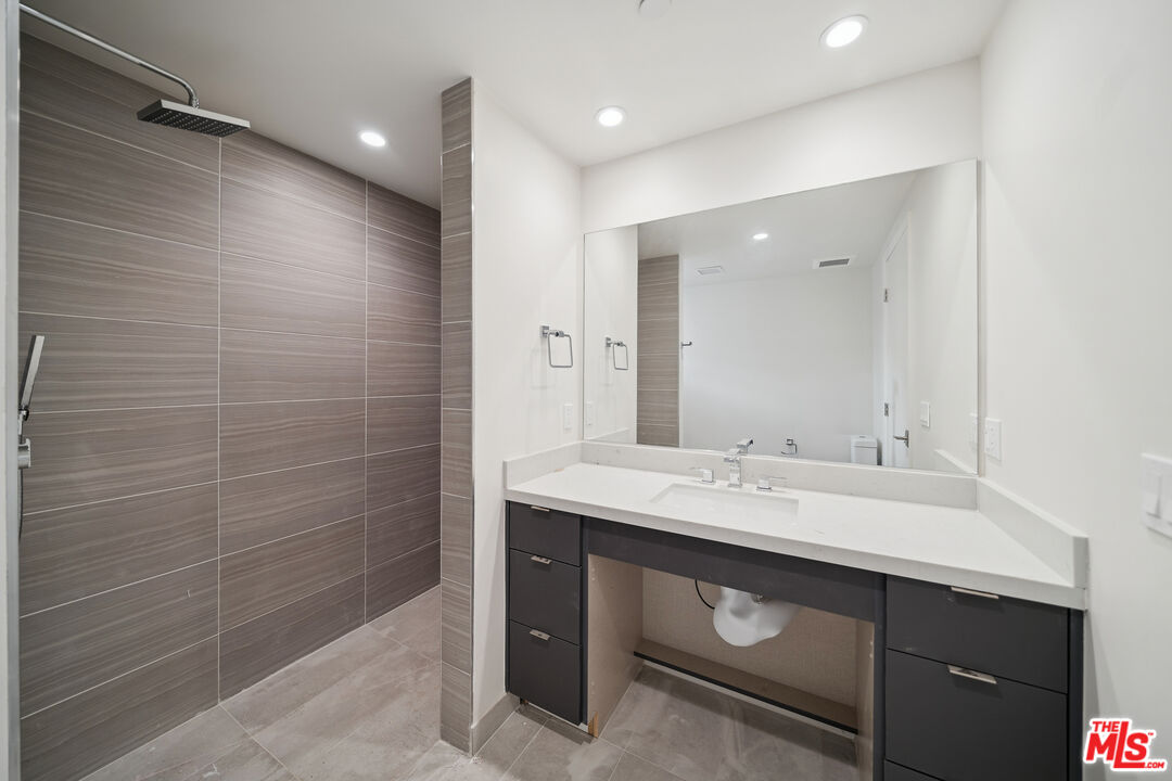 1051 S Corning St Unit: 502