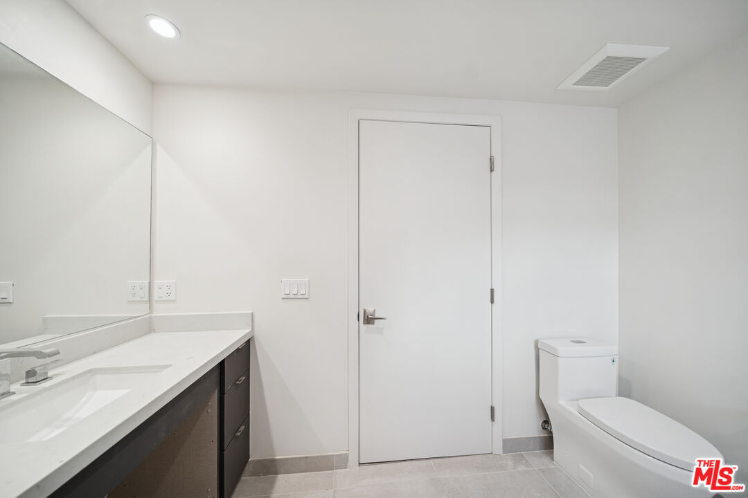 1051 S Corning St Unit: 502