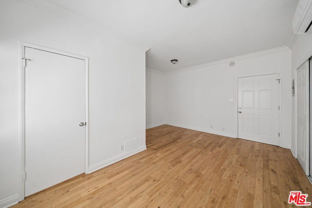 1811 Wilcox Ave Unit: 9