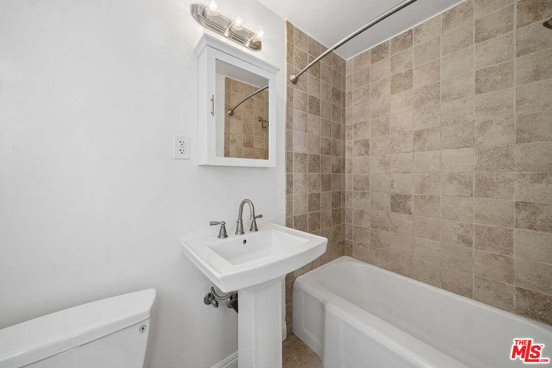 1811 Wilcox Ave Unit: 9