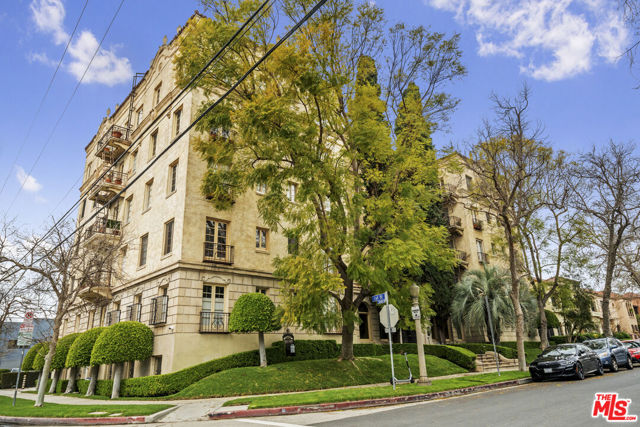 109 N Sycamore Avenue # 401