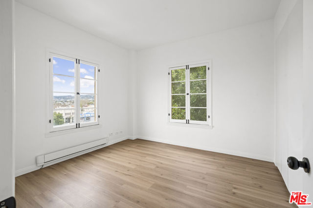 109 N Sycamore Avenue # 401