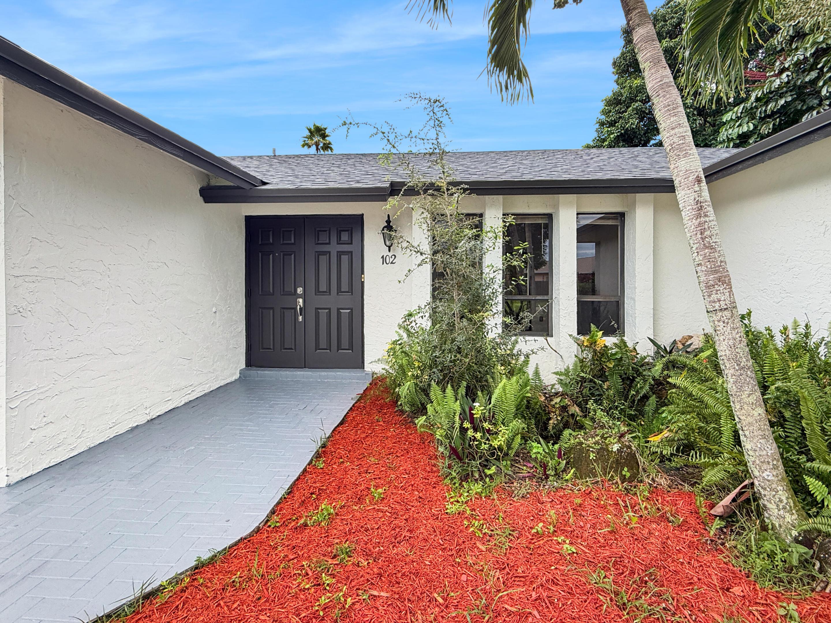102 Valencia Street