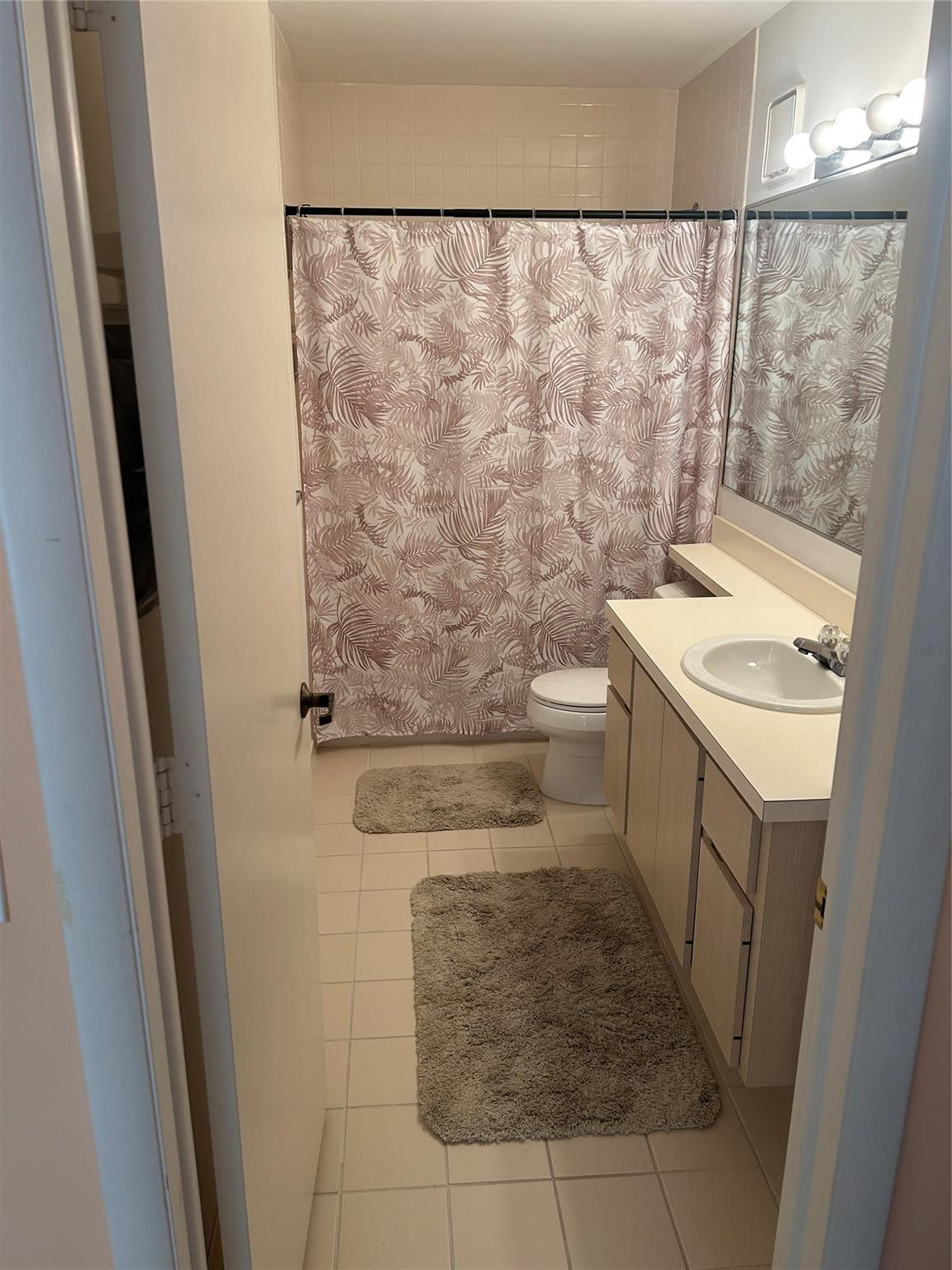 16 Amherst Court C