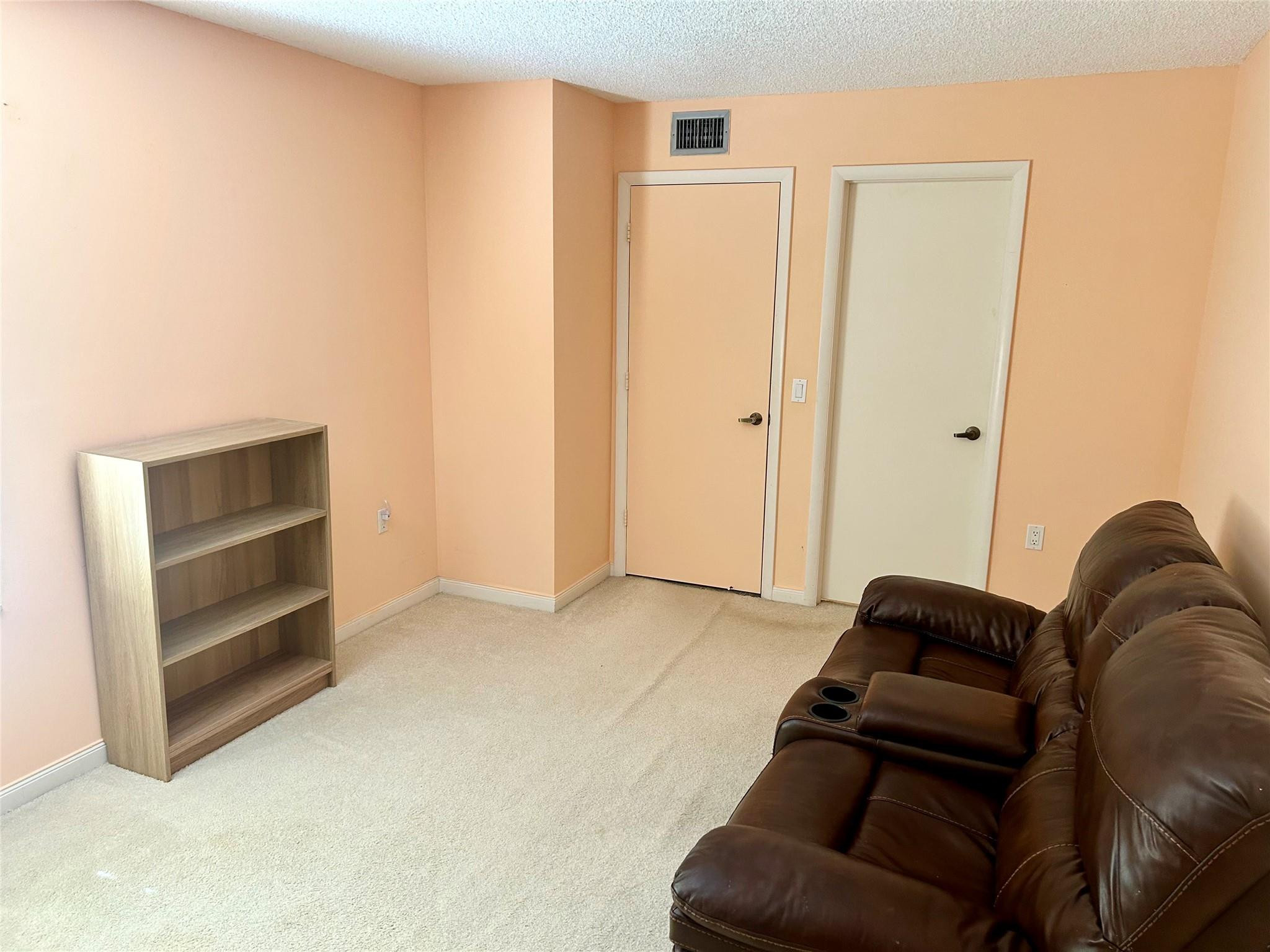 16 Amherst Court C
