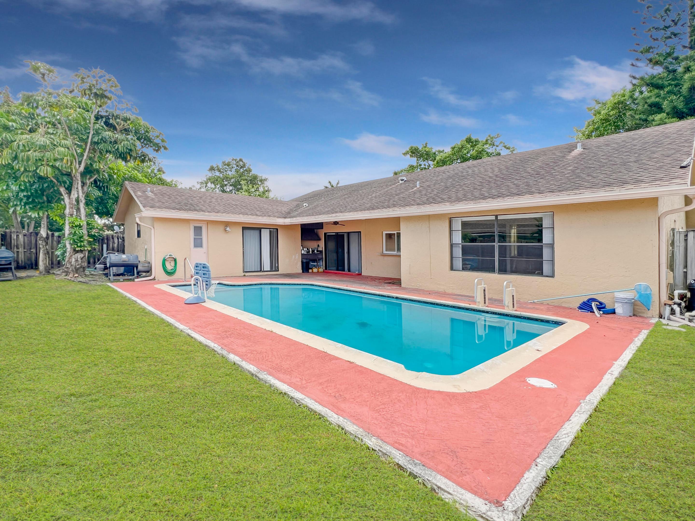 7401 NW 48th Place