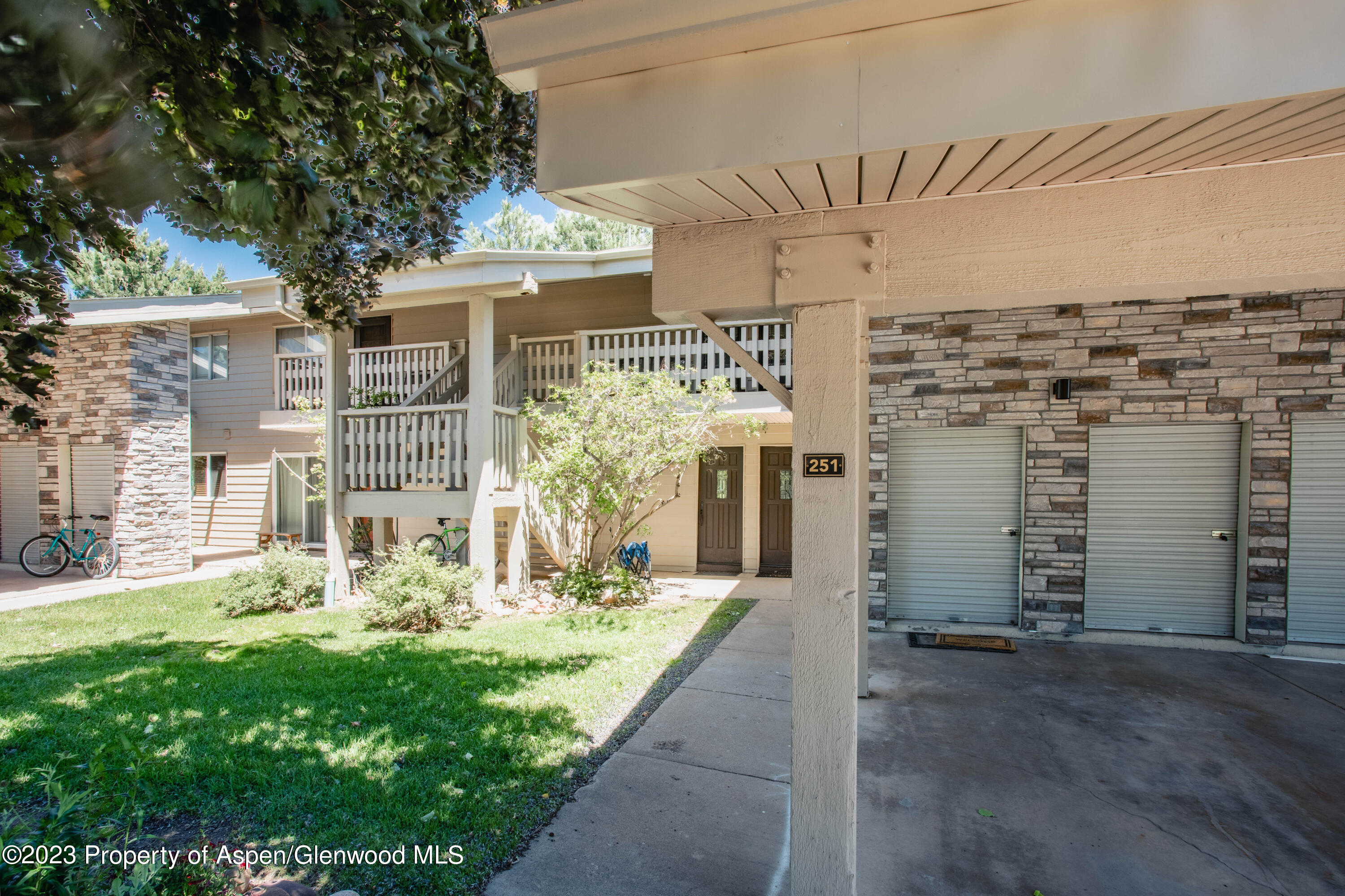 14913 Highway 82, 251