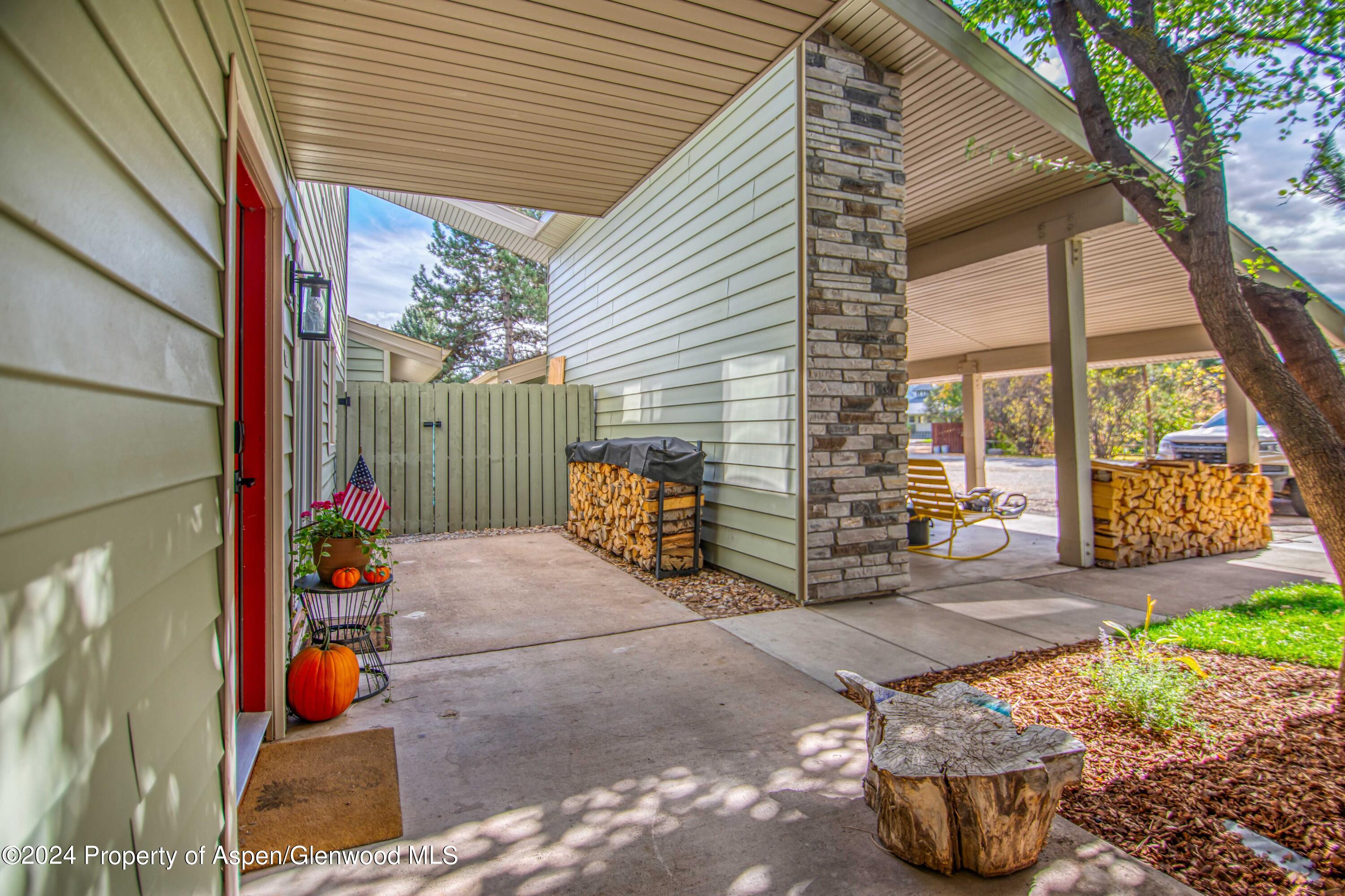 14913 Highway 82, 297