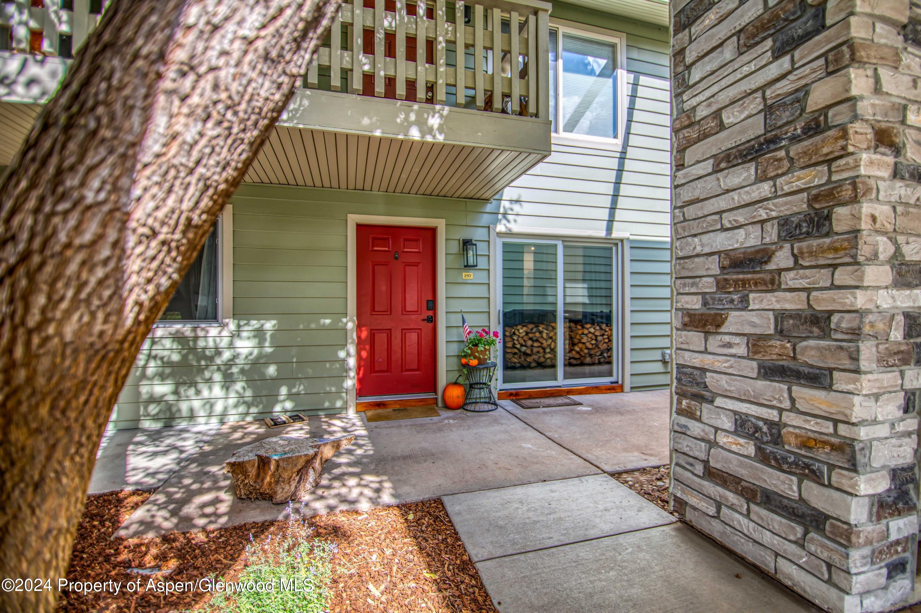 14913 Highway 82, 297